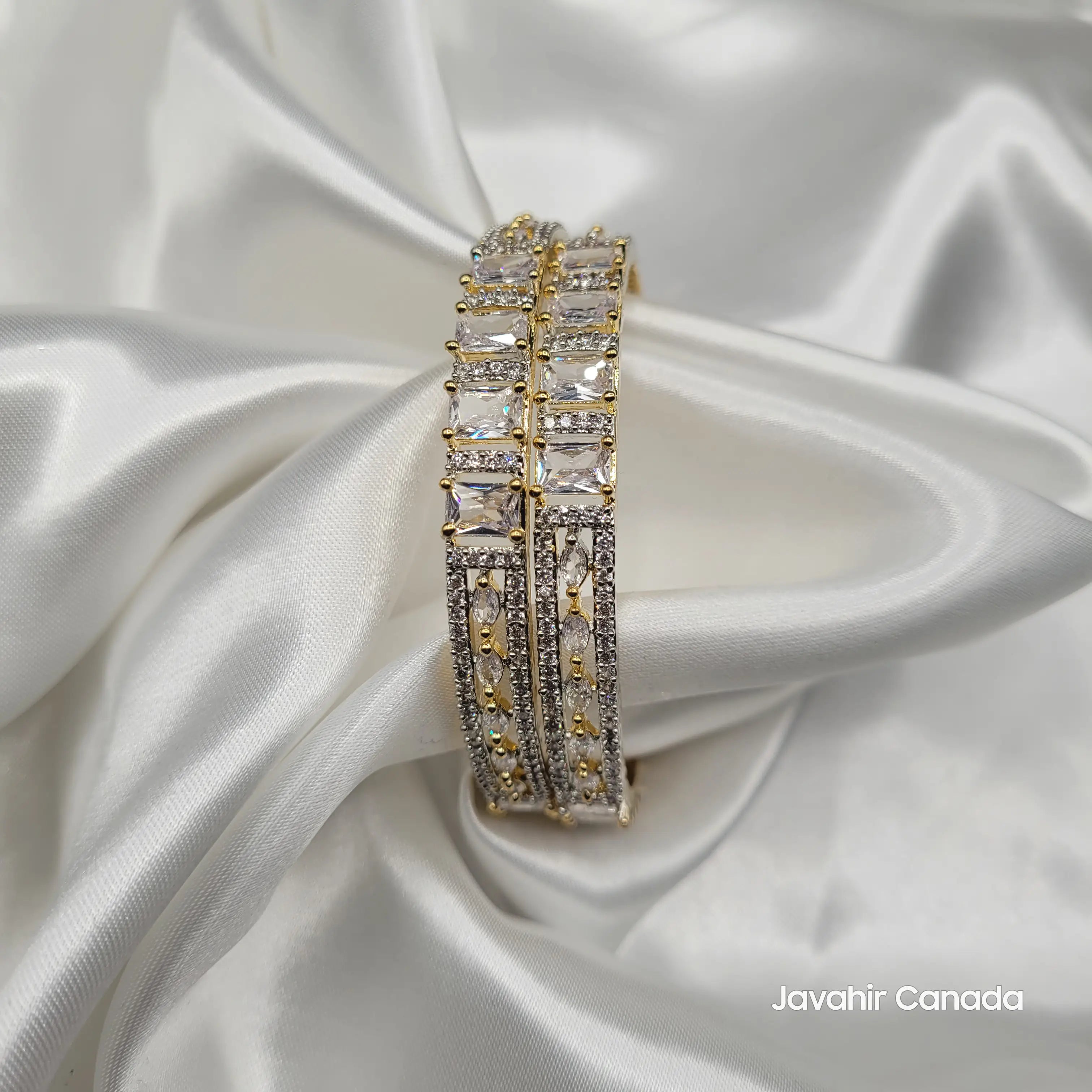 JV3029 Gold-Plated Bangles – Side Detailing and Pavé Work