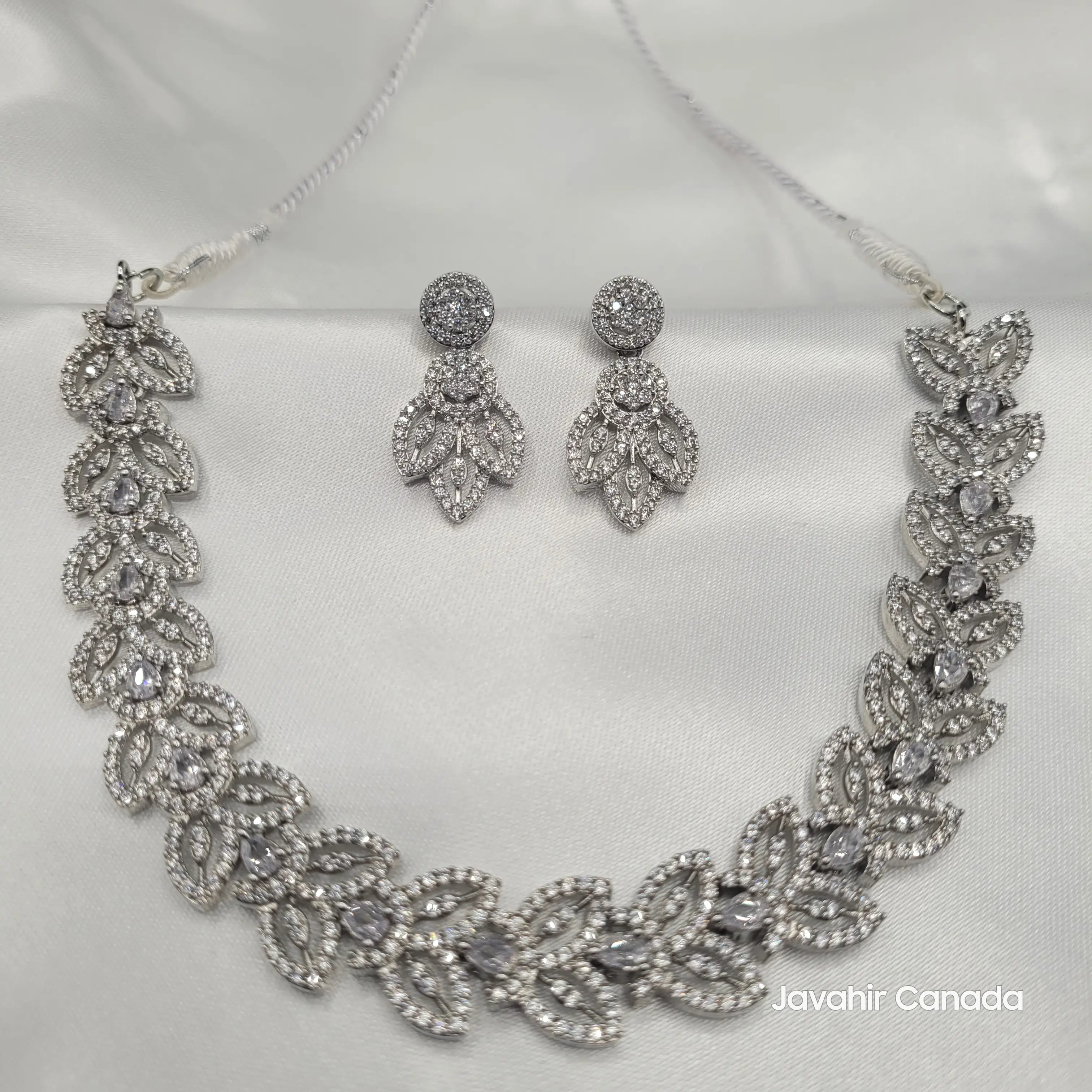 Symmetrical view of the Aria set showing full necklace and earrings.
