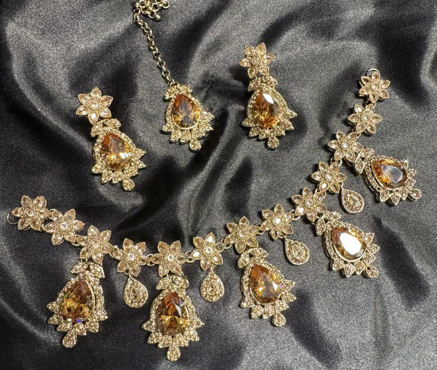 Champagne necklace set with teardrop gemstones, floral motif, gold-plated base, includes earrings and matching teeka