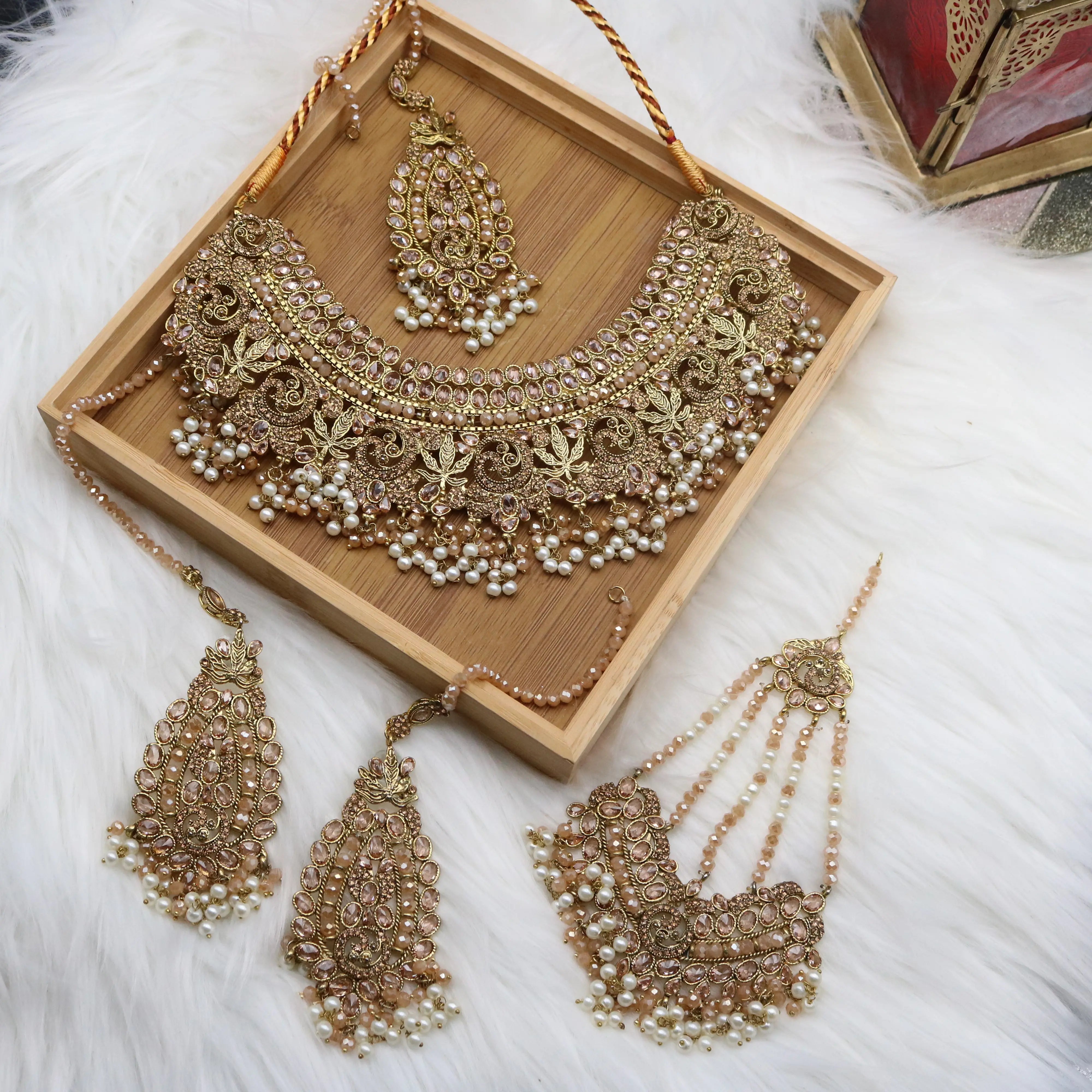 Pakistani bridal necklace set with kundan, pearls & teeka