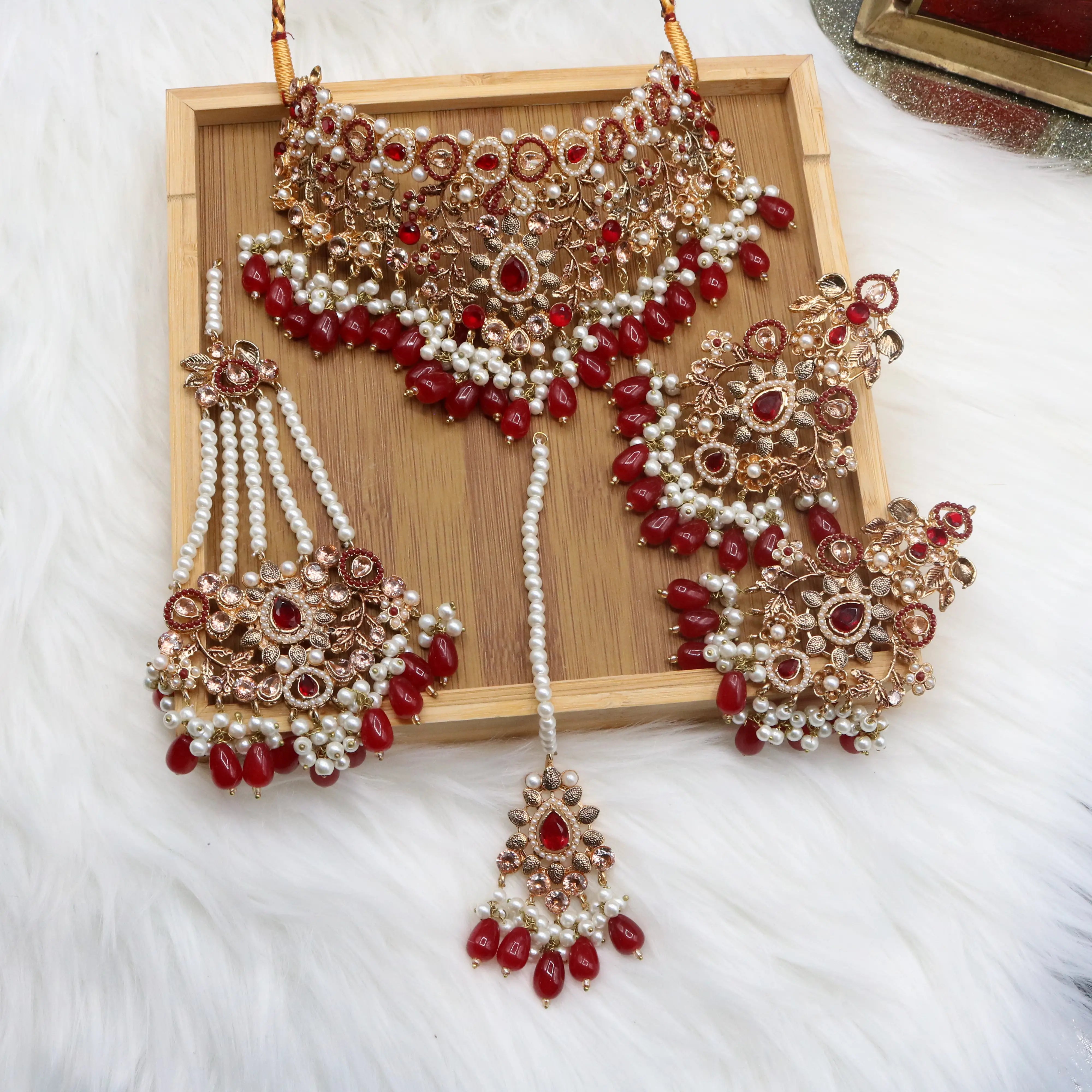 Bridal choker necklace set with American diamonds and pearls