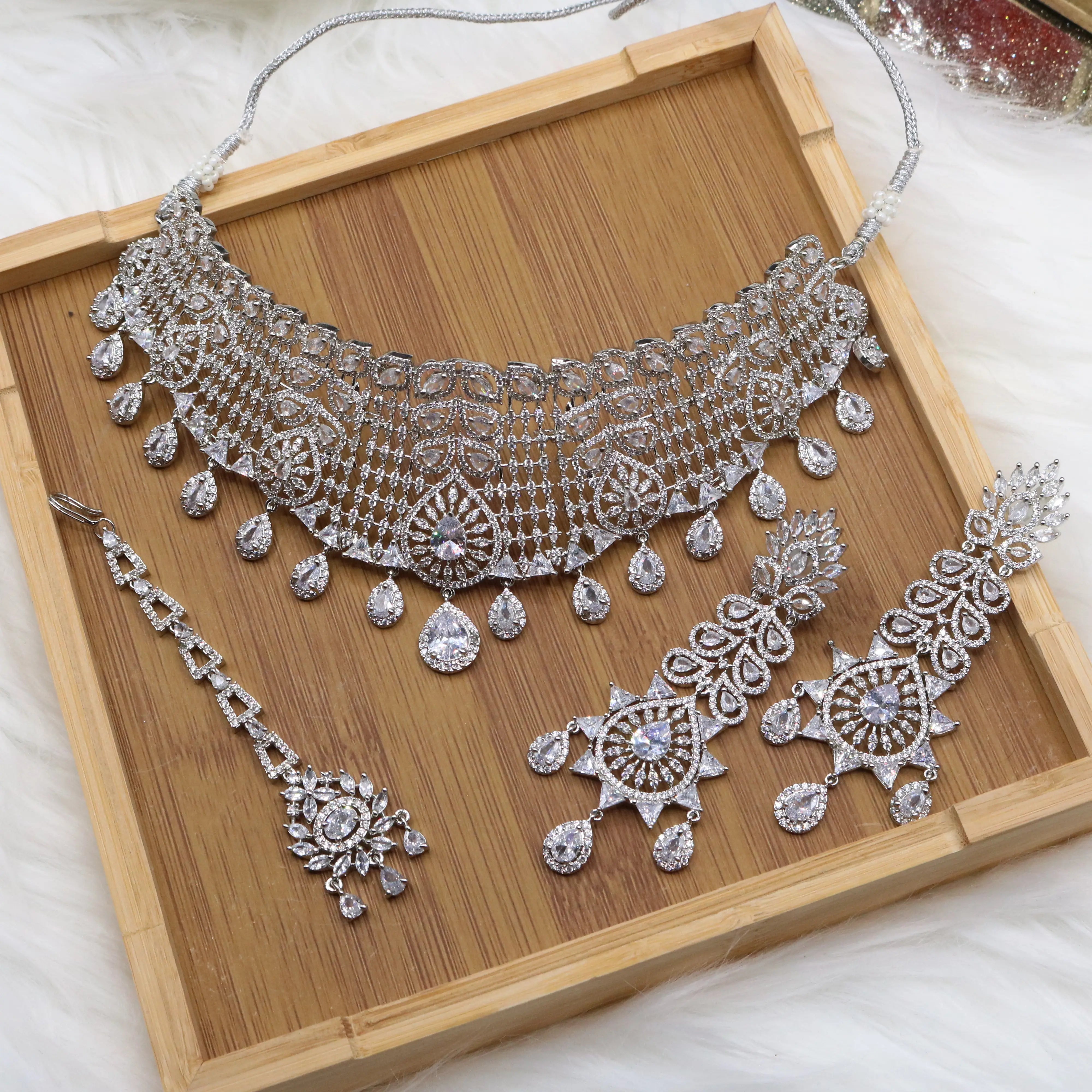 Crystal choker wedding jewelry set with teeka