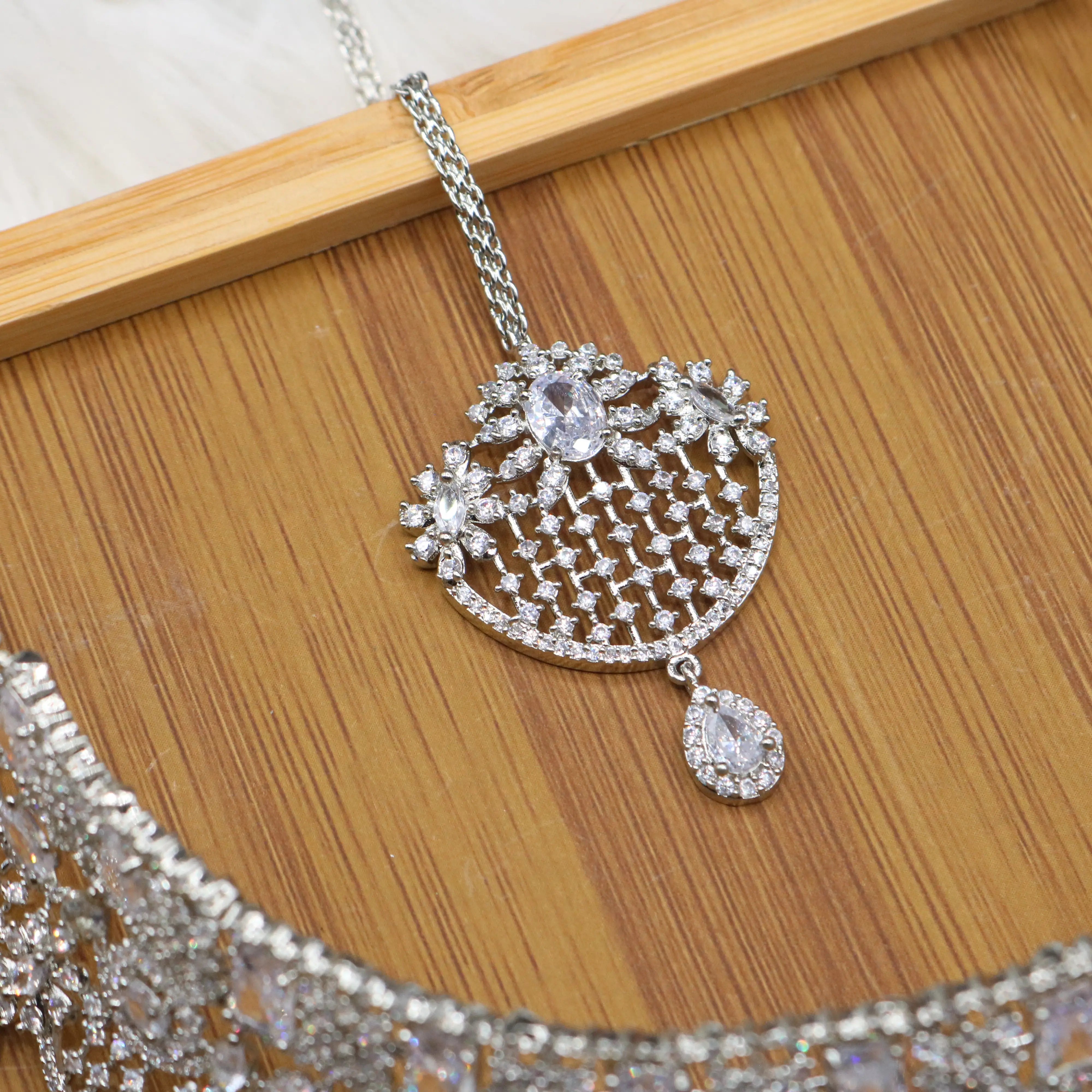 teeka view of Silver Pakistani bridal choker set with earrings and teeka