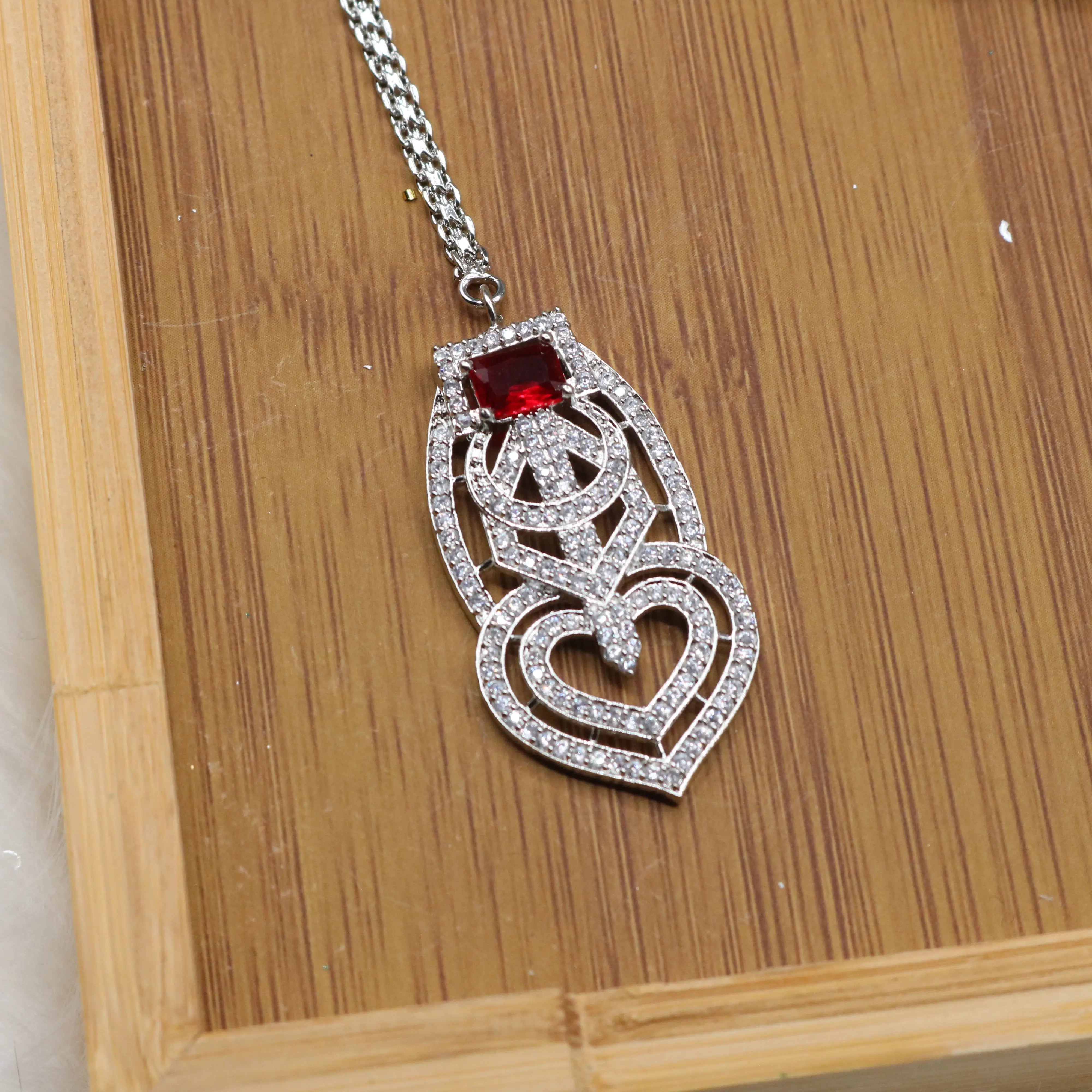 teeka view of Silver and red Pakistani bridal choker set with earrings and teeka