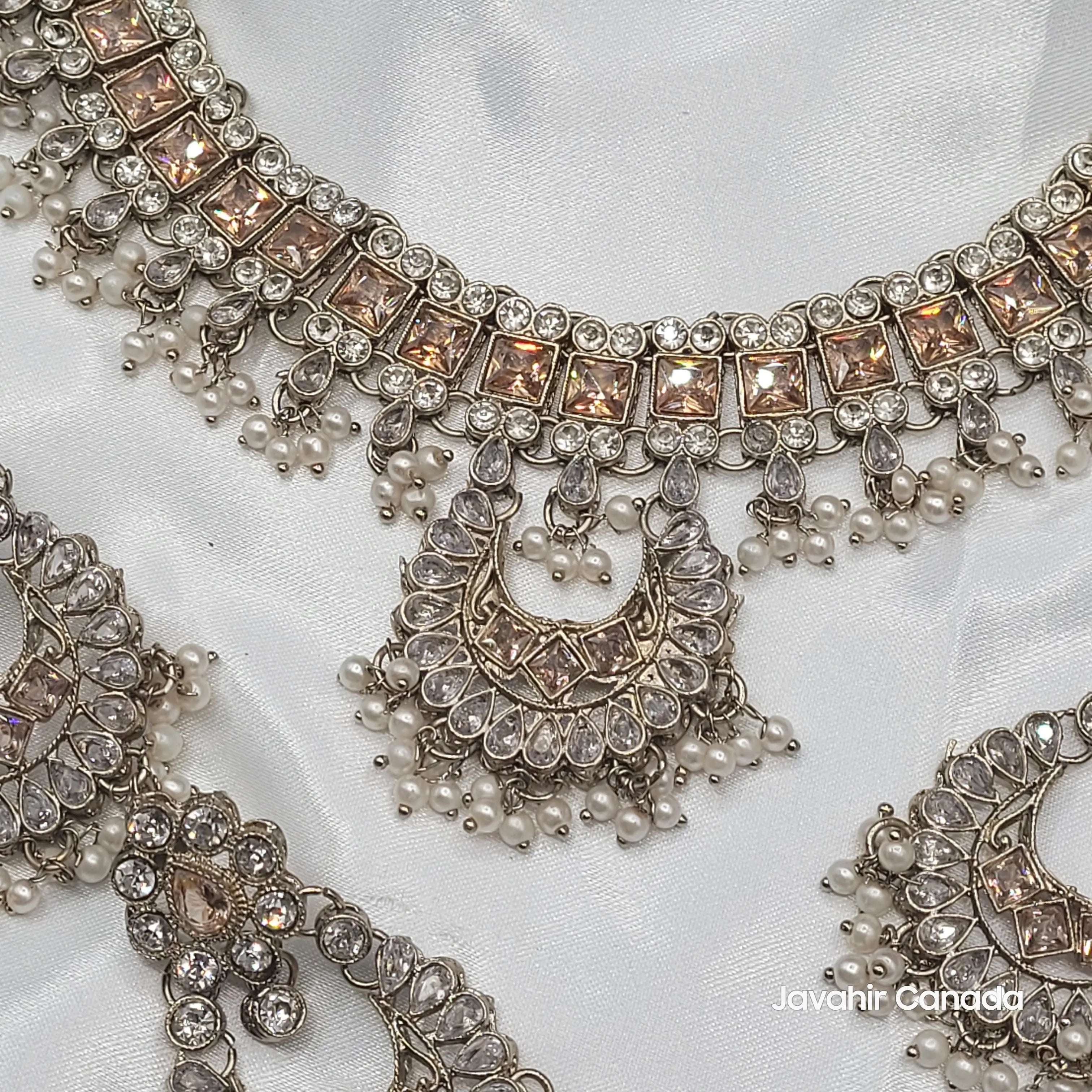 Detailed view of JV156 necklace center featuring square champagne kundan stones and pearls.
