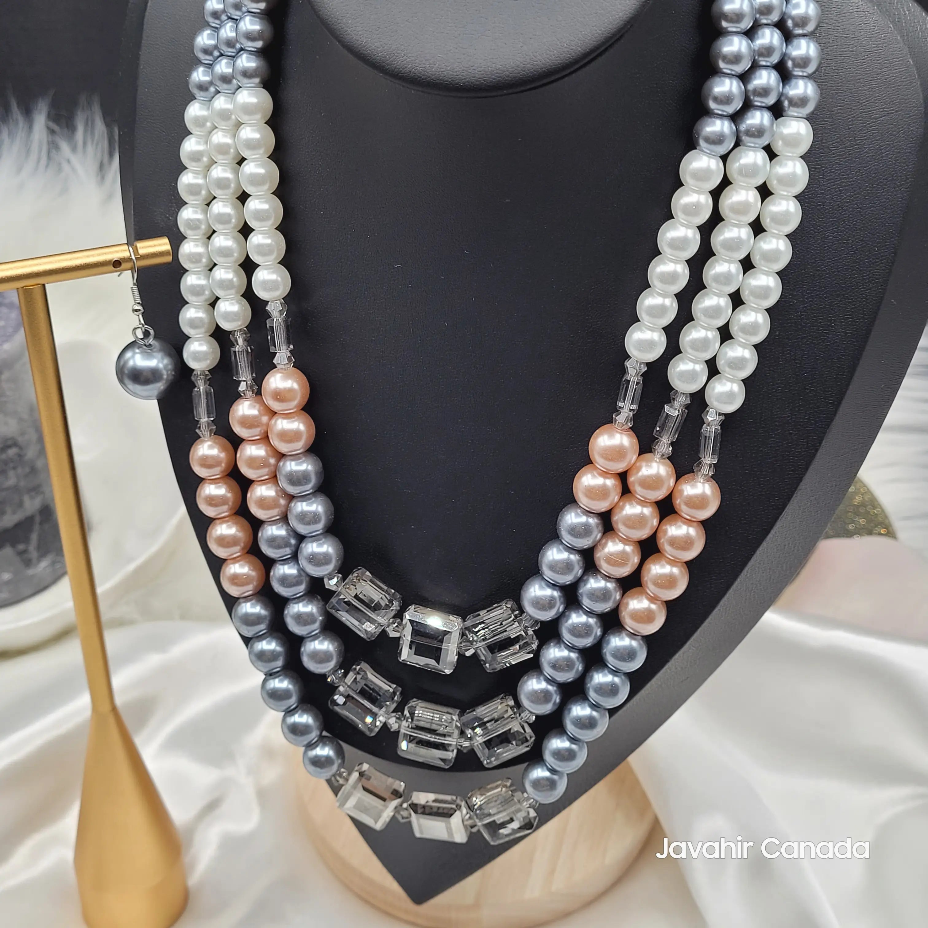 Detail of JV160 Multicolor pearls and rectangular crystal beads