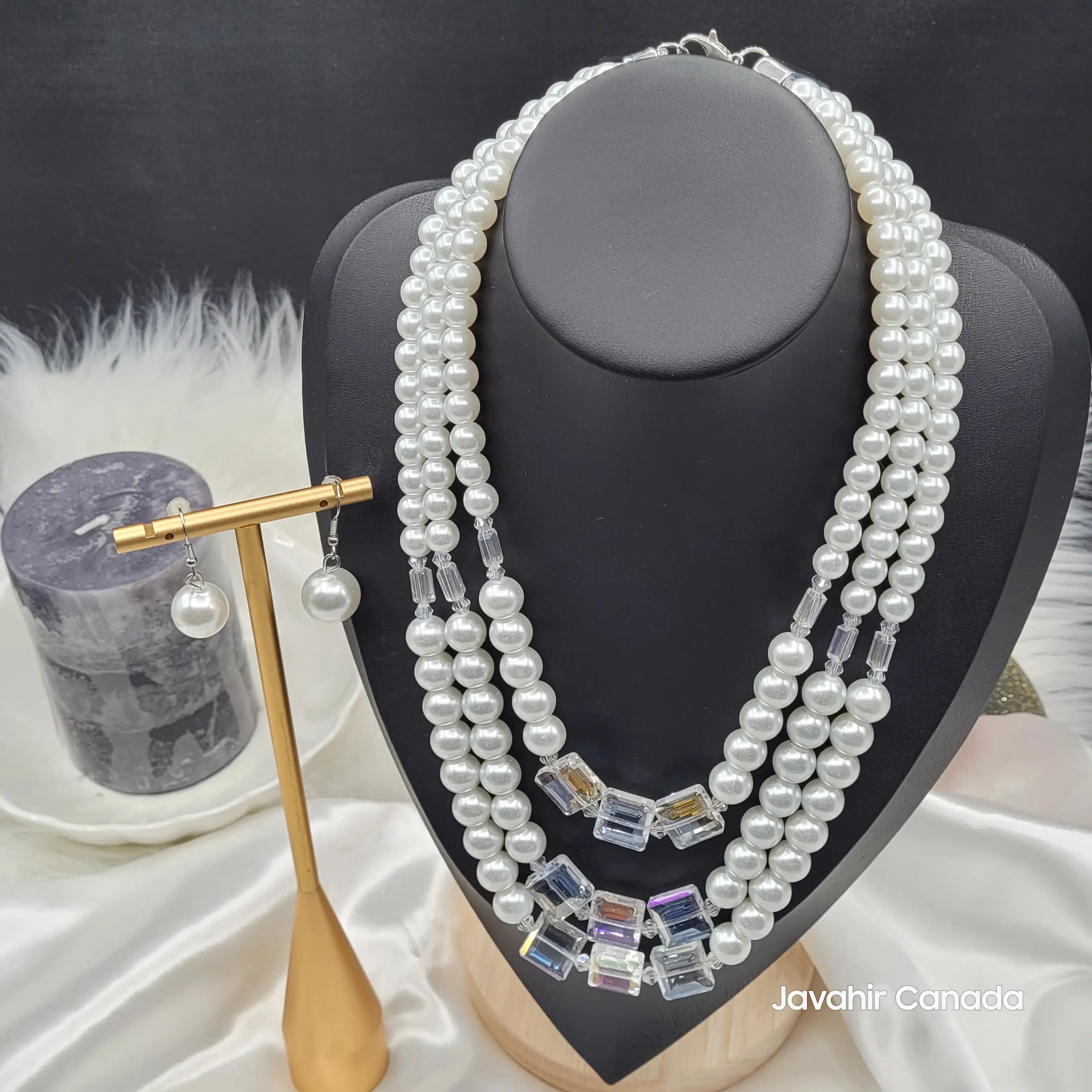 JV160 in White Crystal – white pearls with transparent crystals