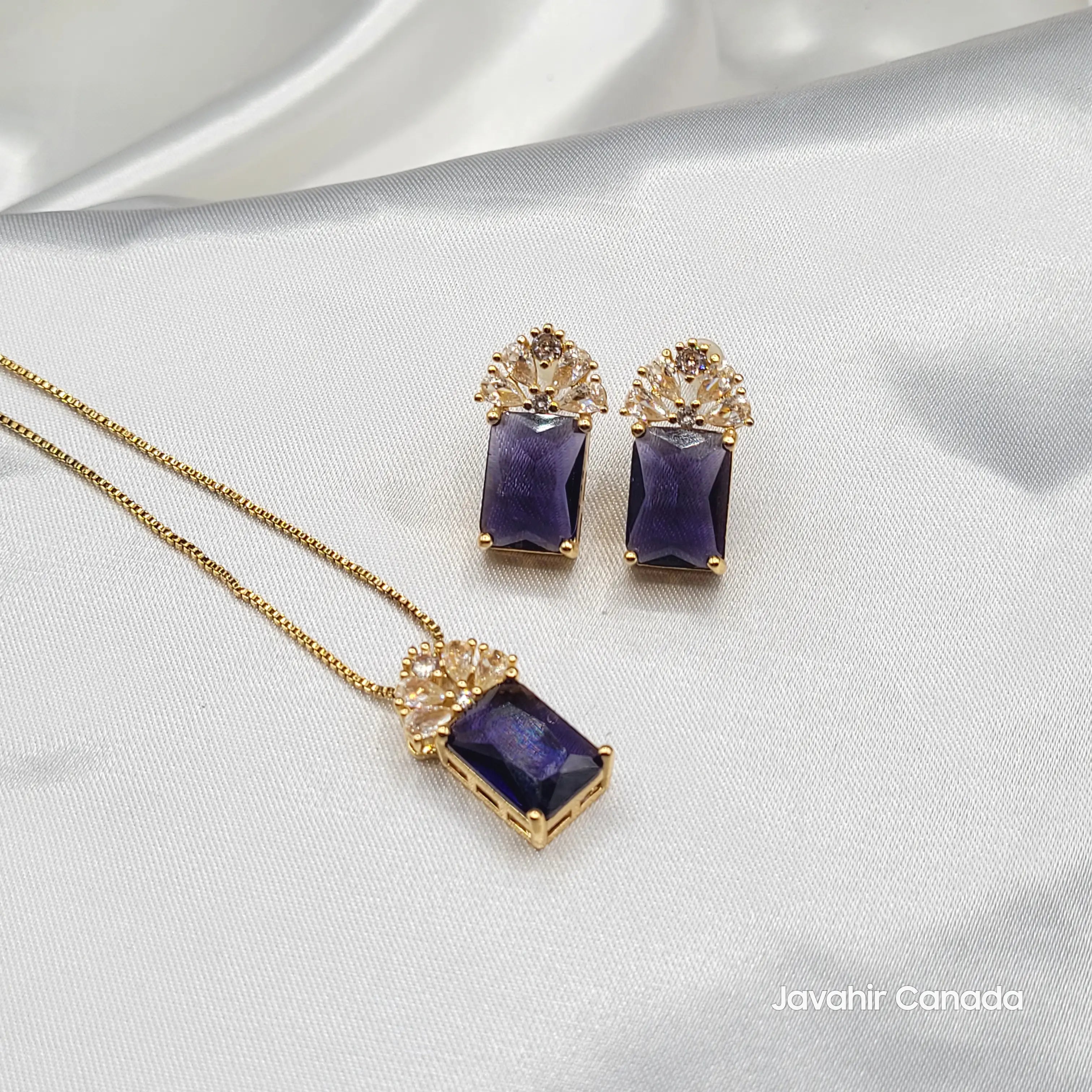 JV204 gold rectangular pendant set with midnight blue stone – Javahir Canada