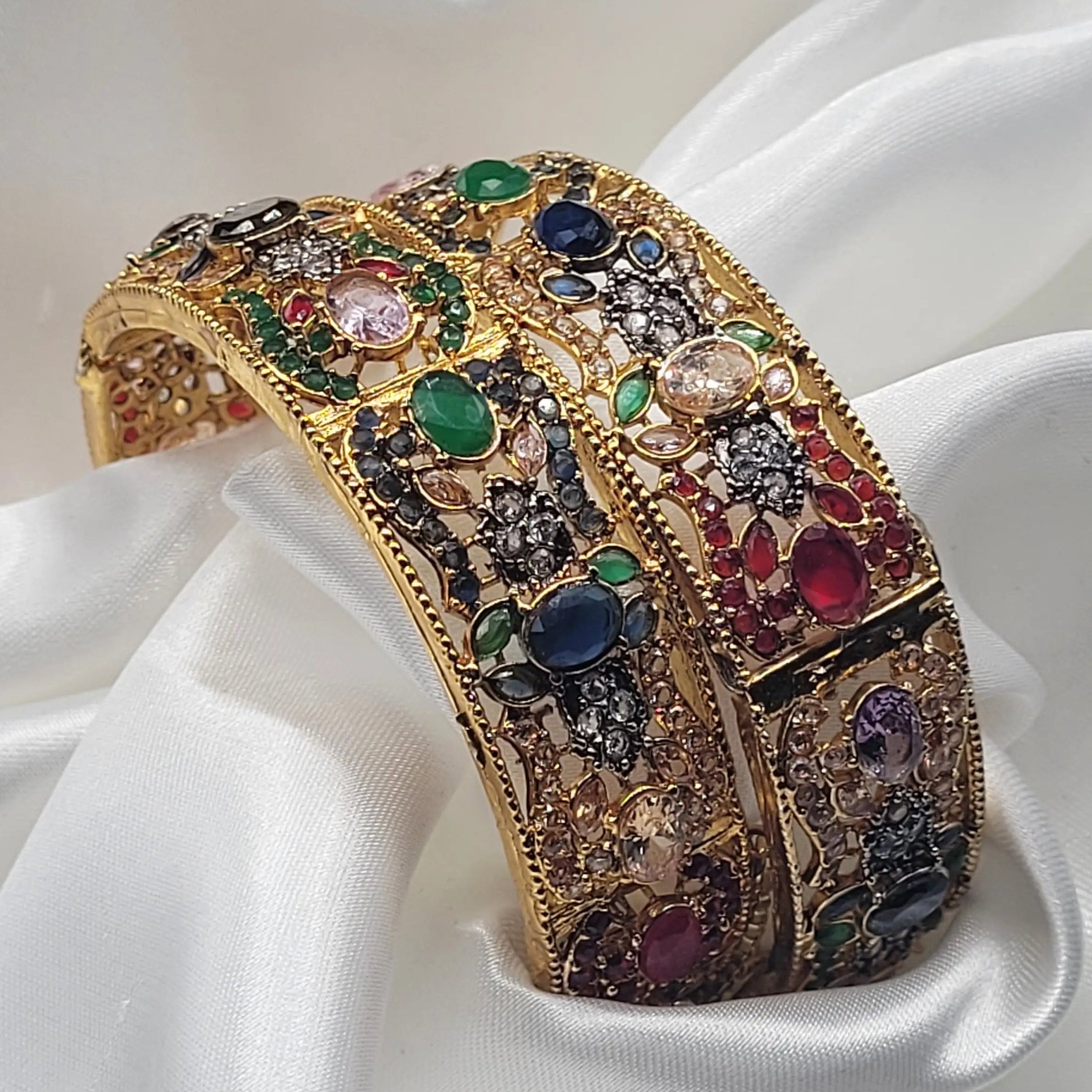 JV3015 multicolor bangles with emerald, ruby, sapphire tones – side view