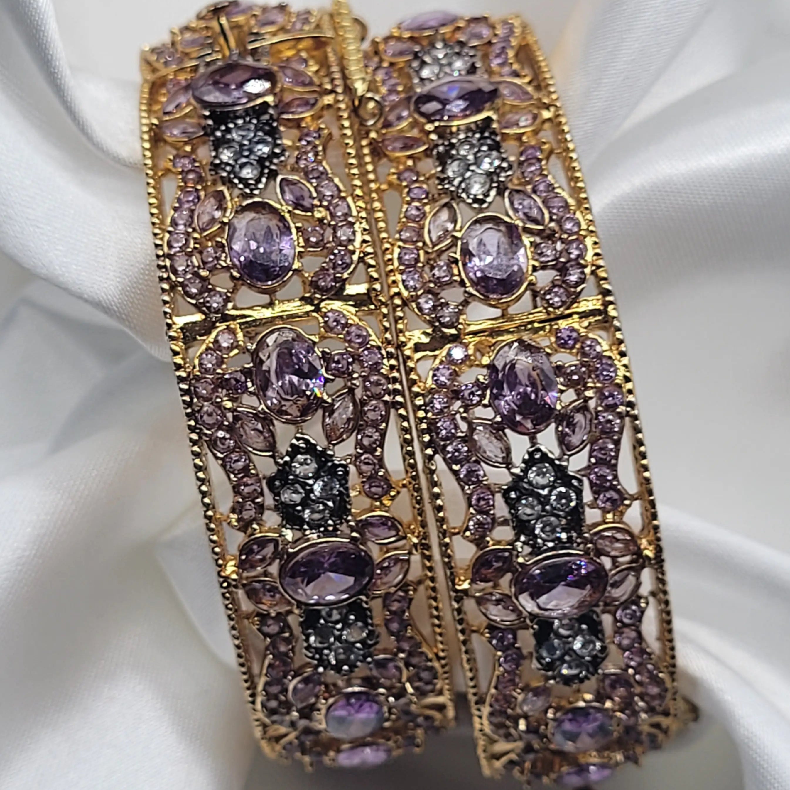 JV3015 lavender stone bangles with gold filigree – front view