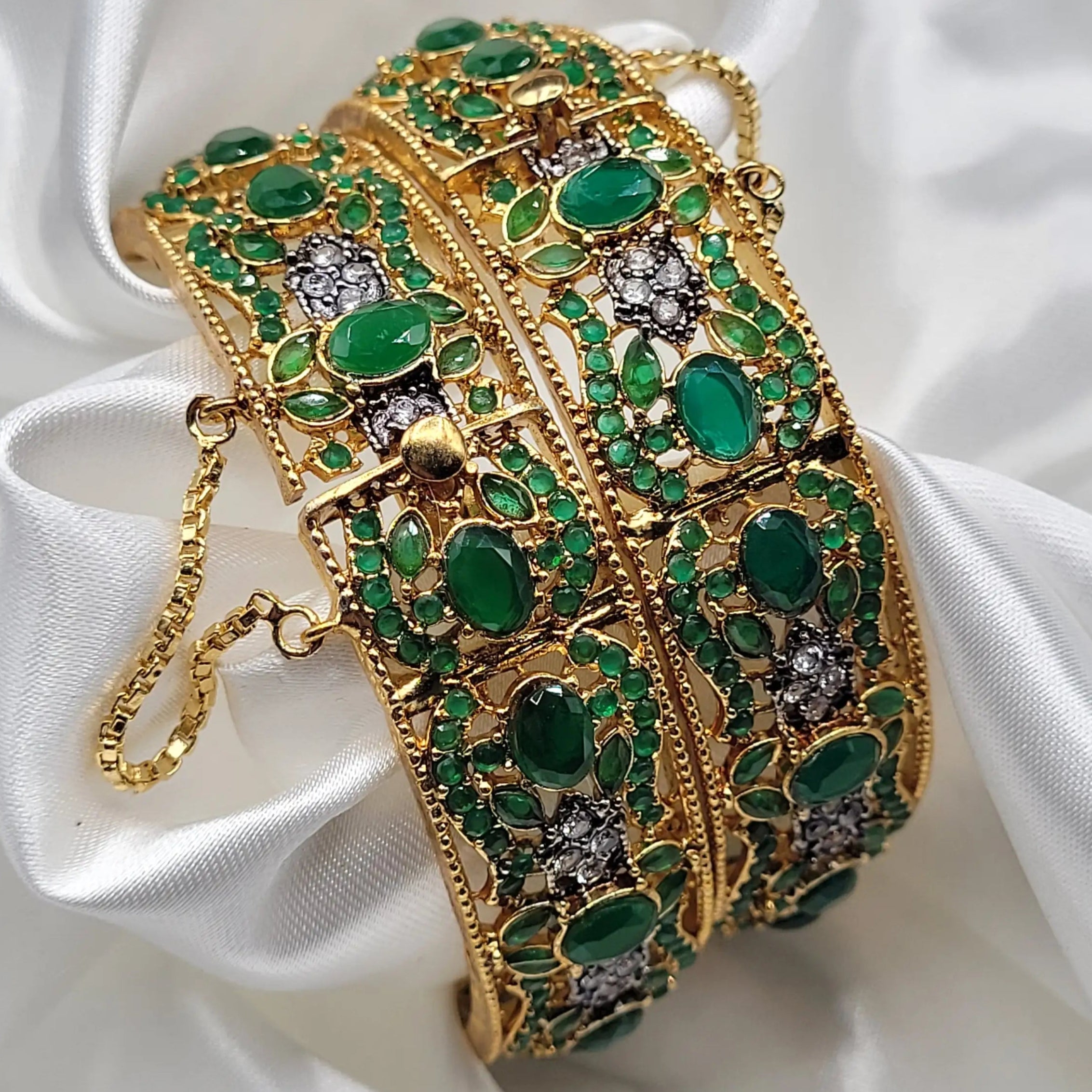 Antique gold green stone bangle set with intricate floral design