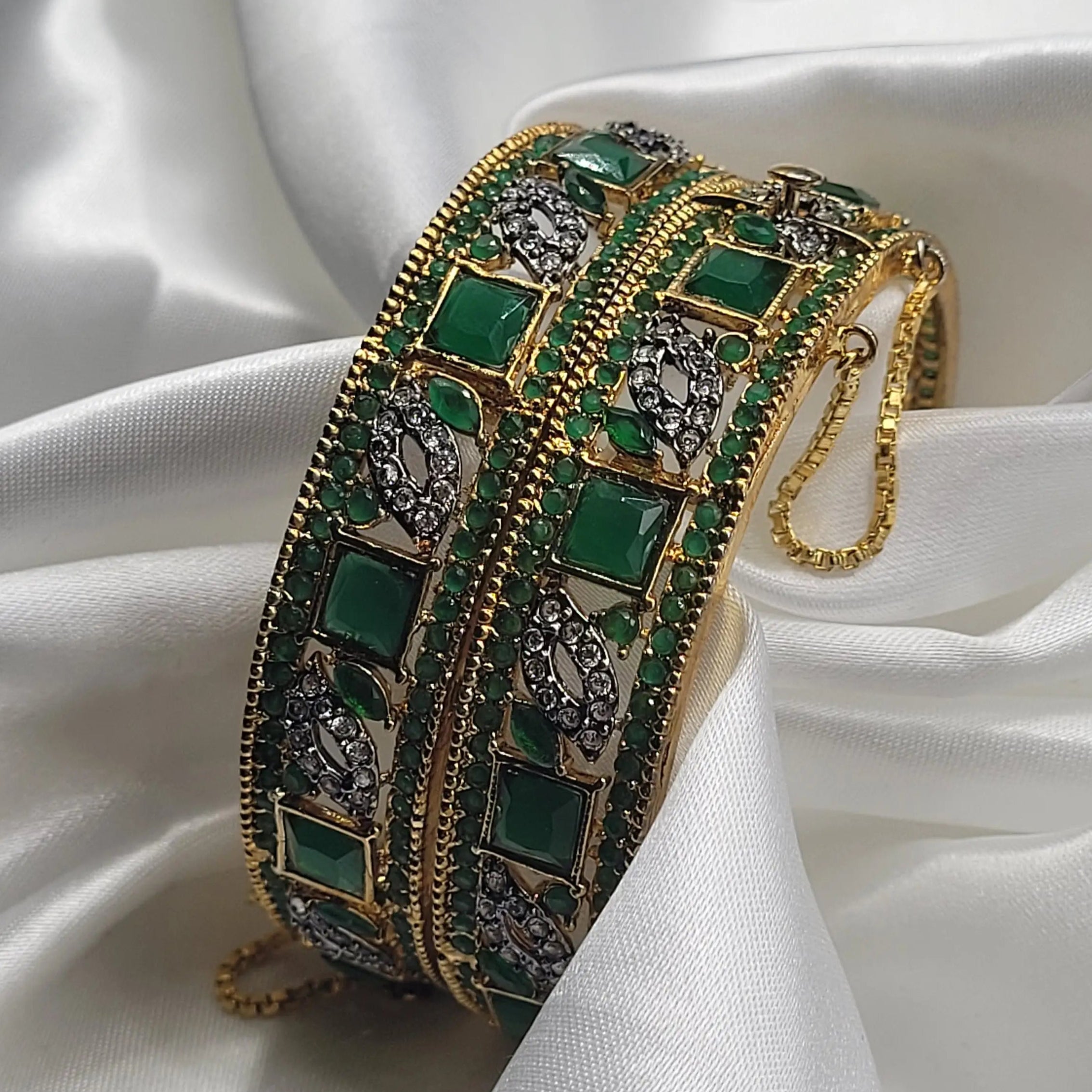 JV3016 emerald green bangles with antique gold and CZ crystals – side