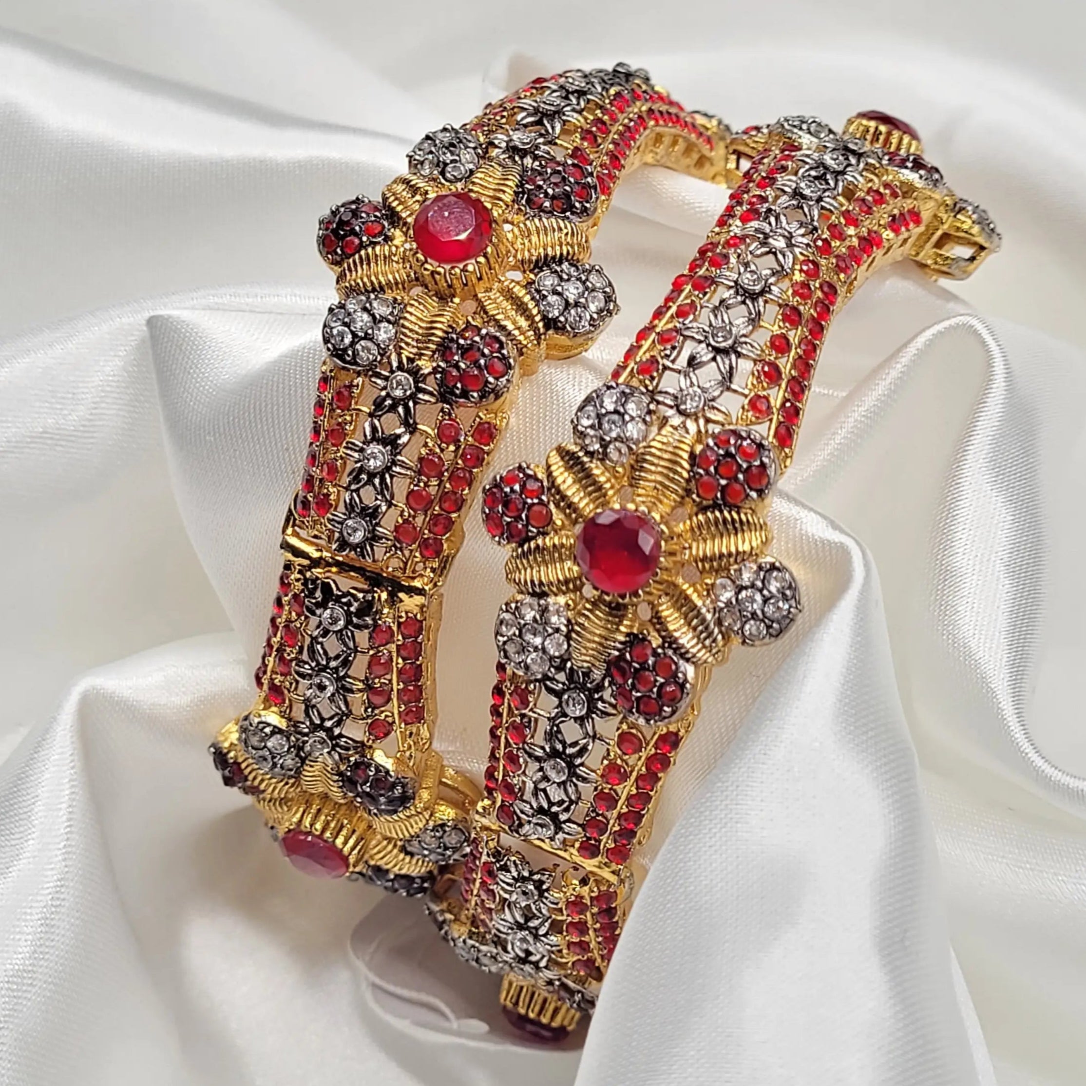 JV3019 red and silver floral antique bangles – front view