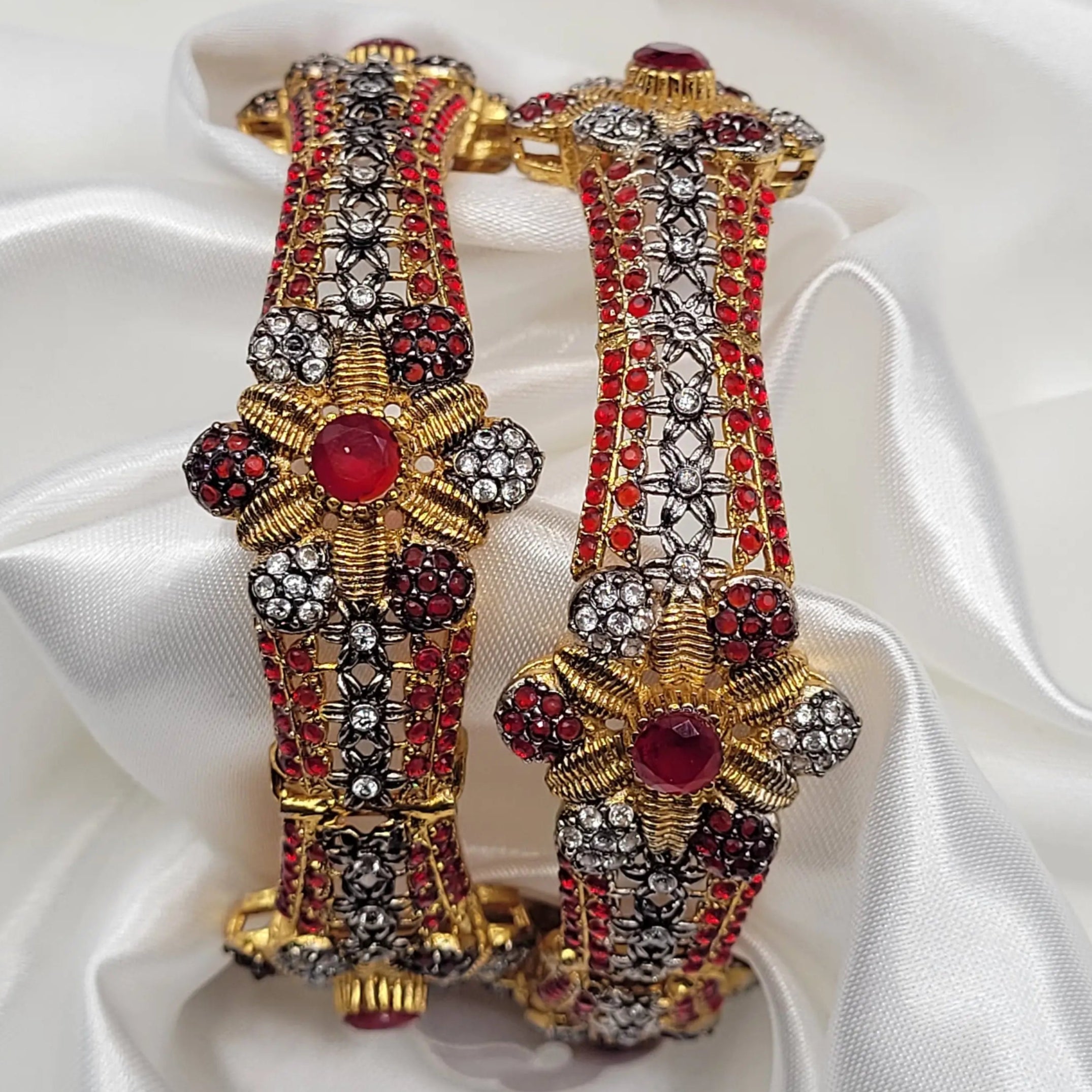 Detailed view of oxidized silver and red stone bangles – JV3019