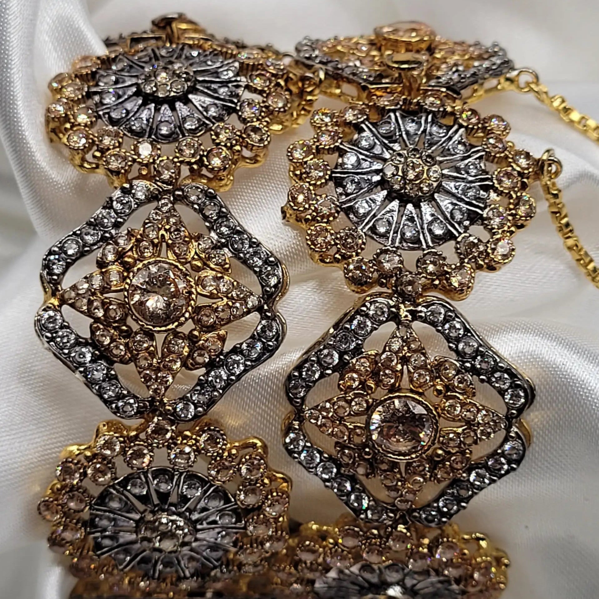 Close-up of alternating circular and square motifs – JV3020 bangles