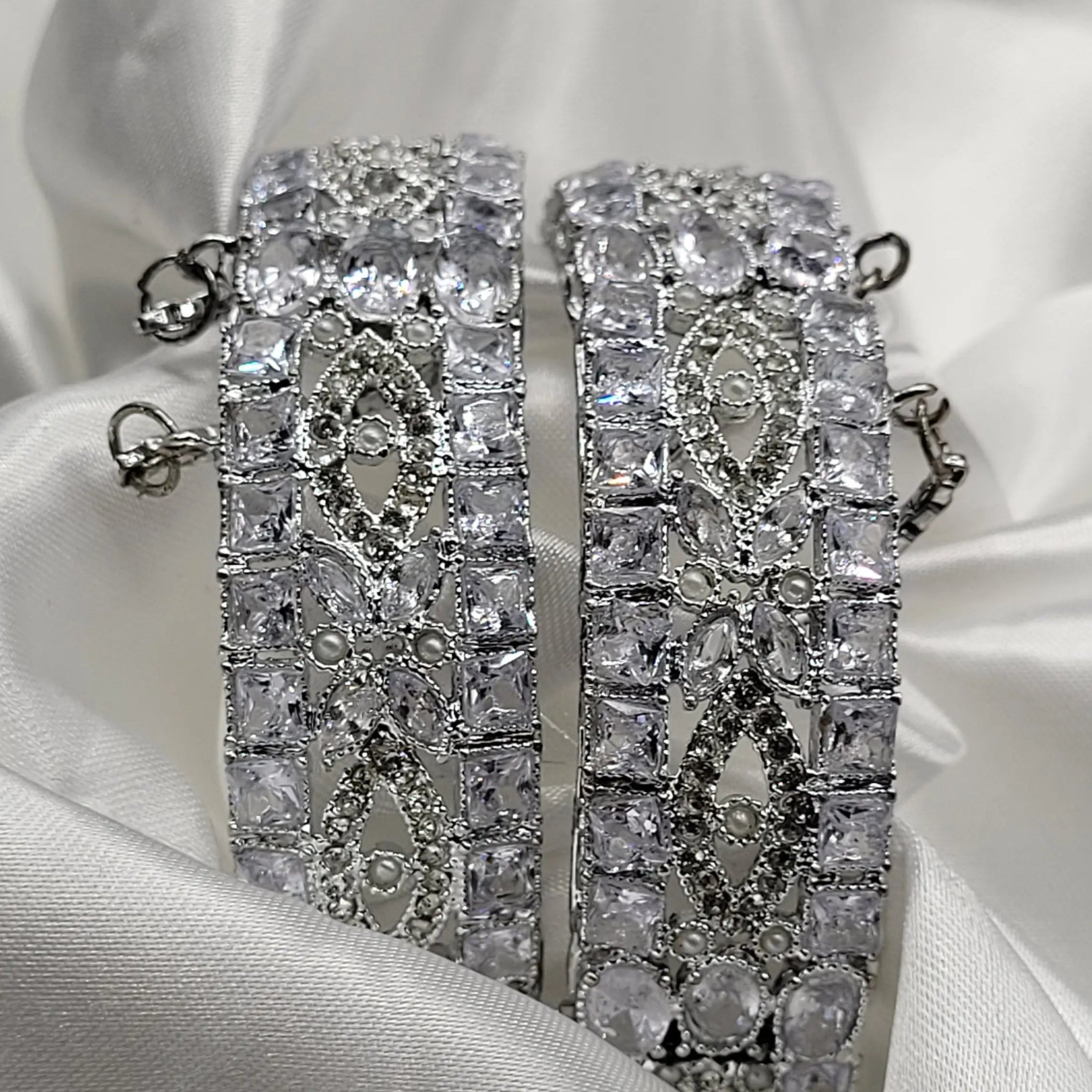 JV3022 silver bangles with clear CZ crystals – front angle close-up