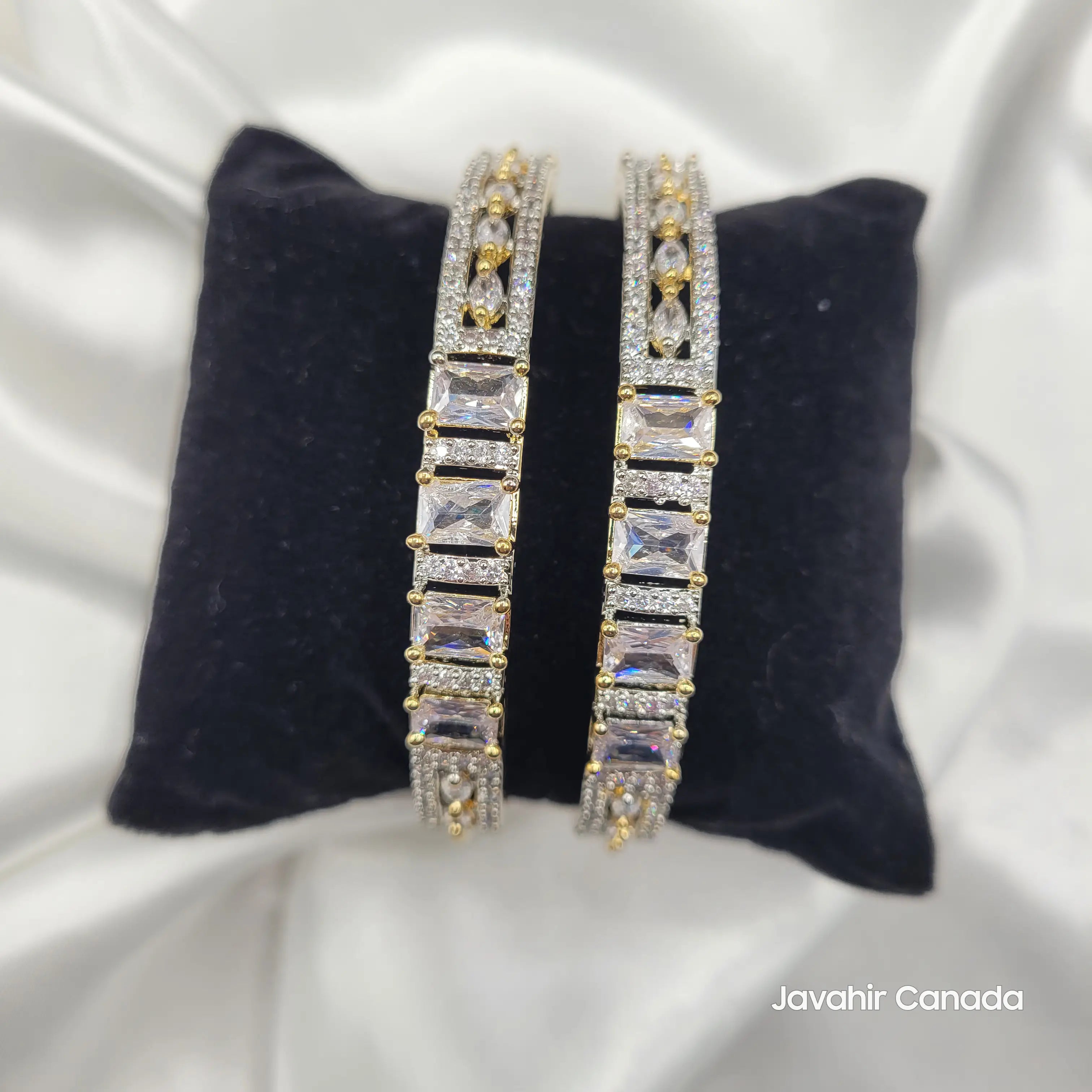 JV3029 Champagne Gold Bangles – Black Velvet Display