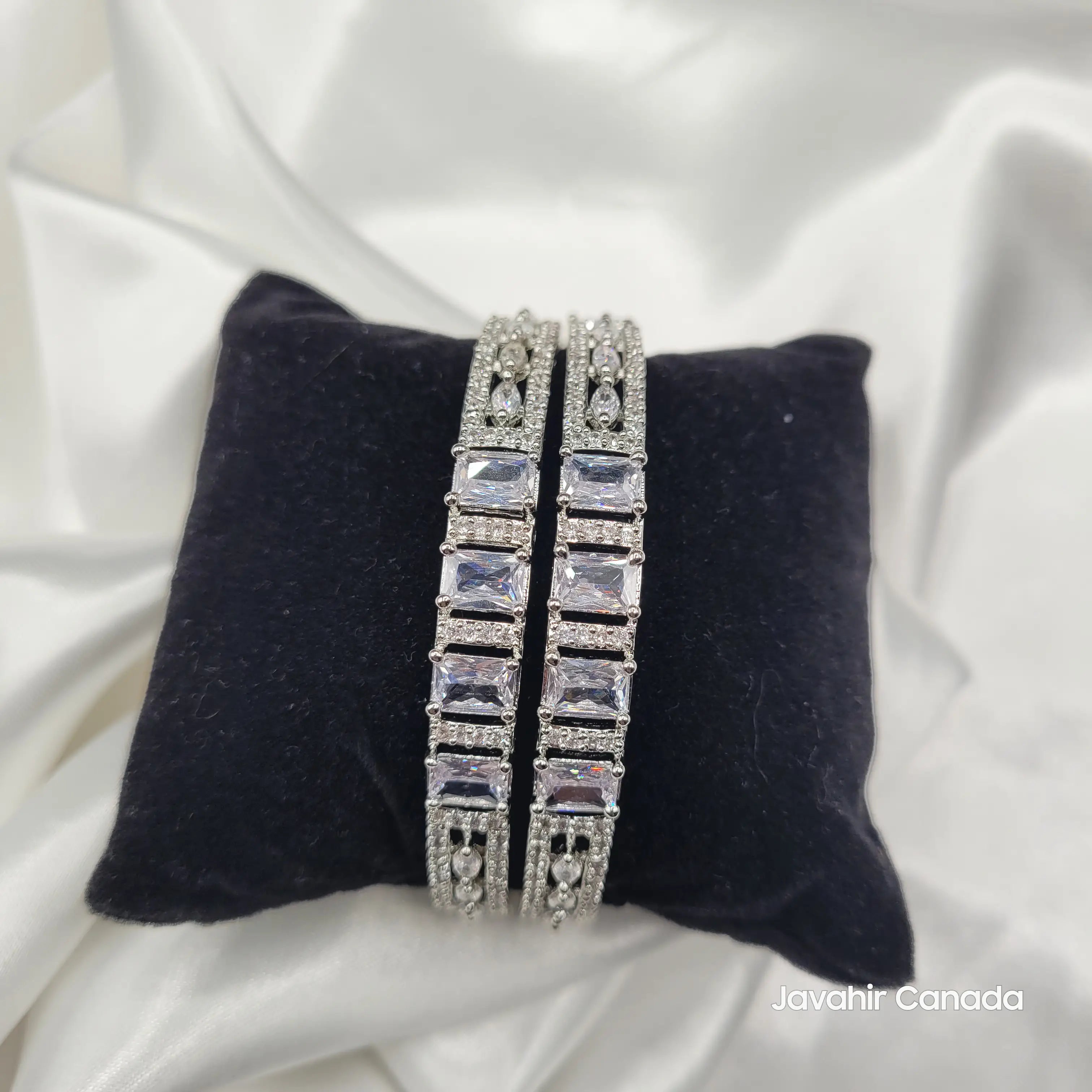 JV3029 Silver Bangles – Square-Cut Stones on Black Cushion
