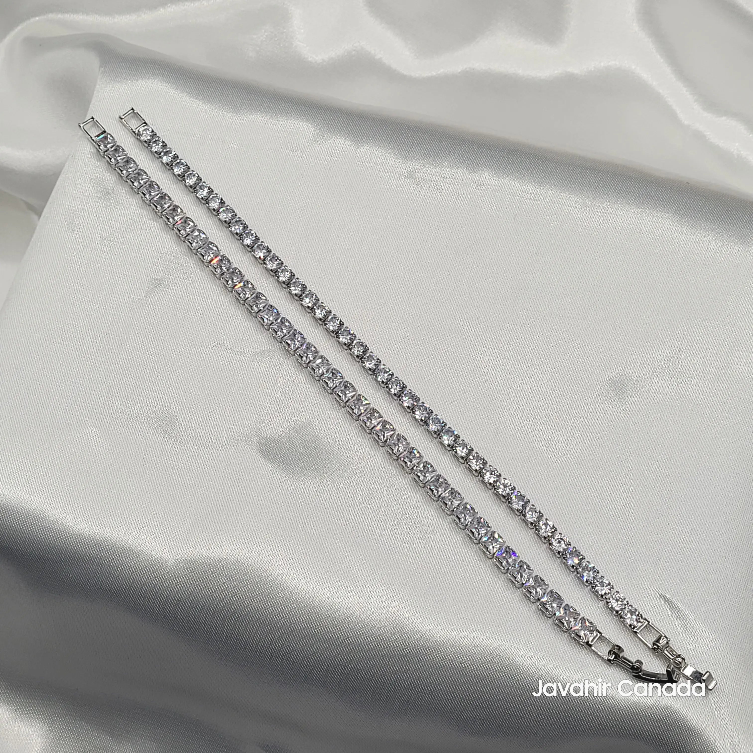 Side-by-side comparison of JV4002 bracelets on a white background