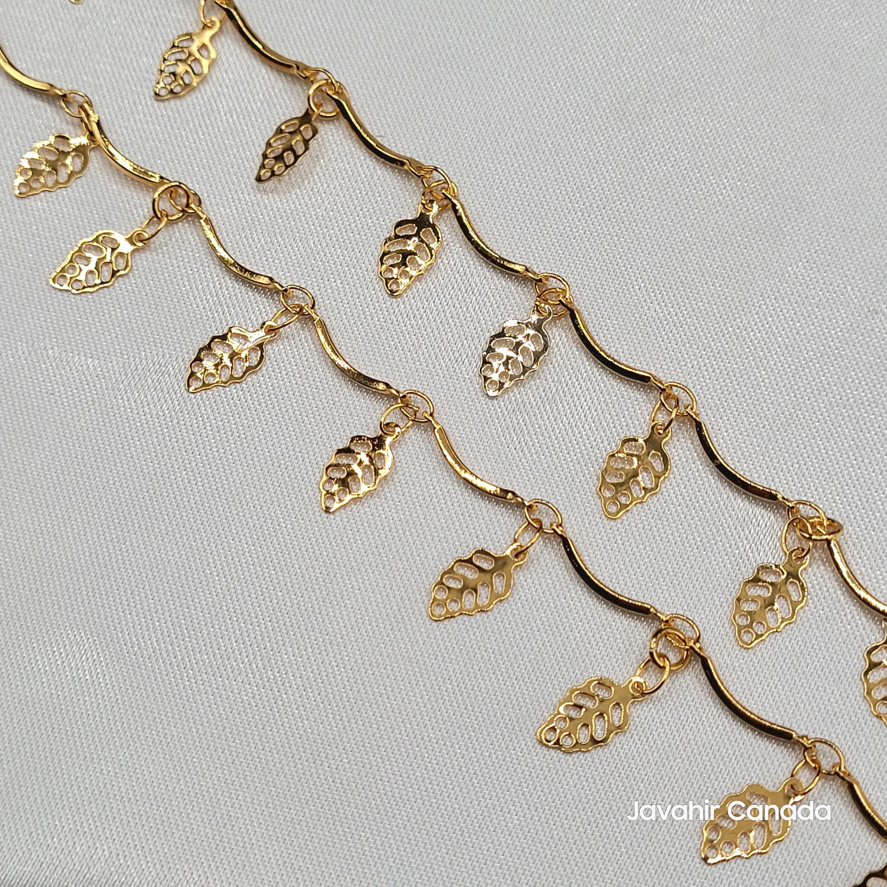 Close-up of JV5021 anklet showing intricate gold leaf charms on a wavy gold link chain