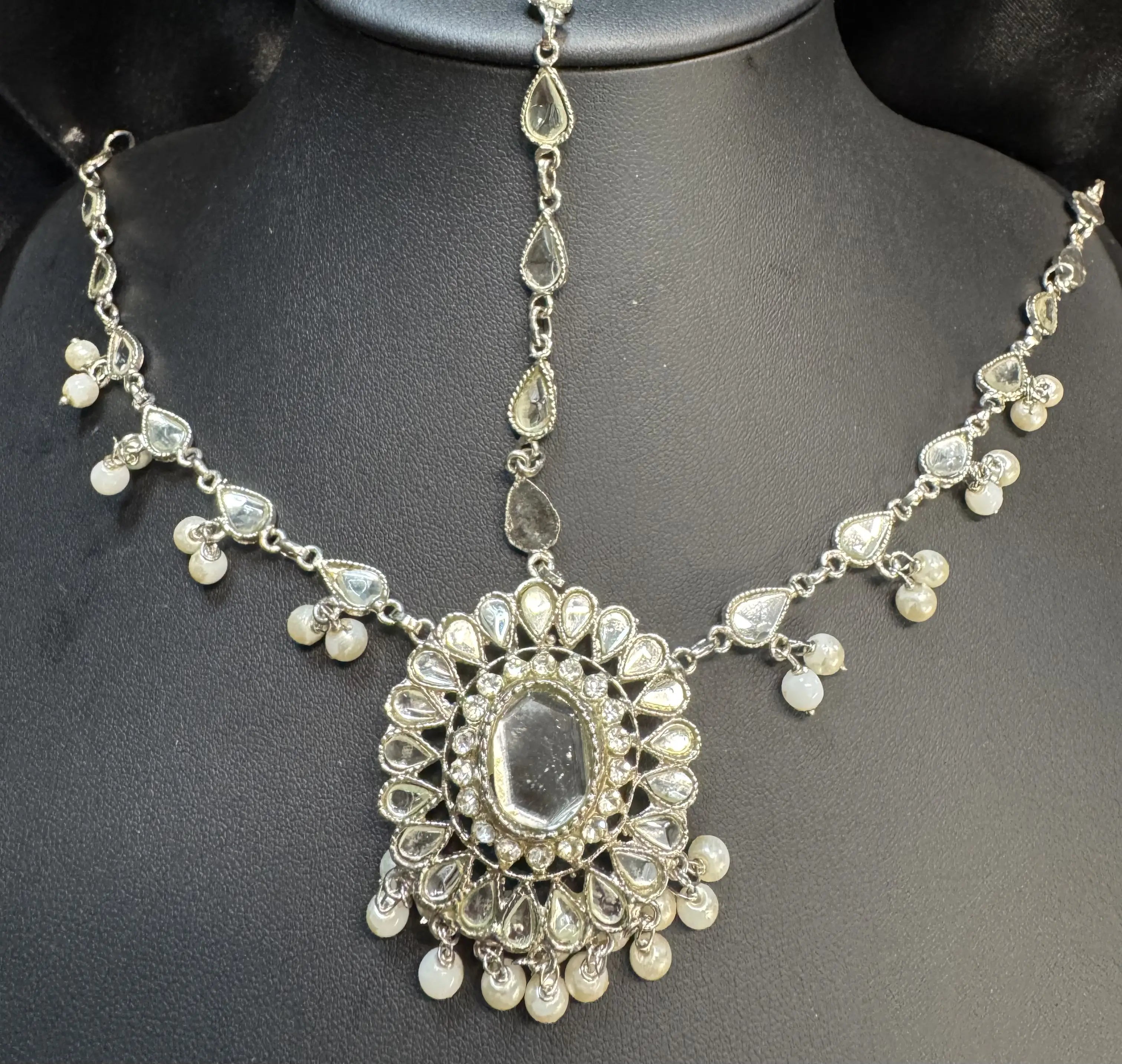 JV5116 Silver Maatha Patti with Oval Pendant and Pearls