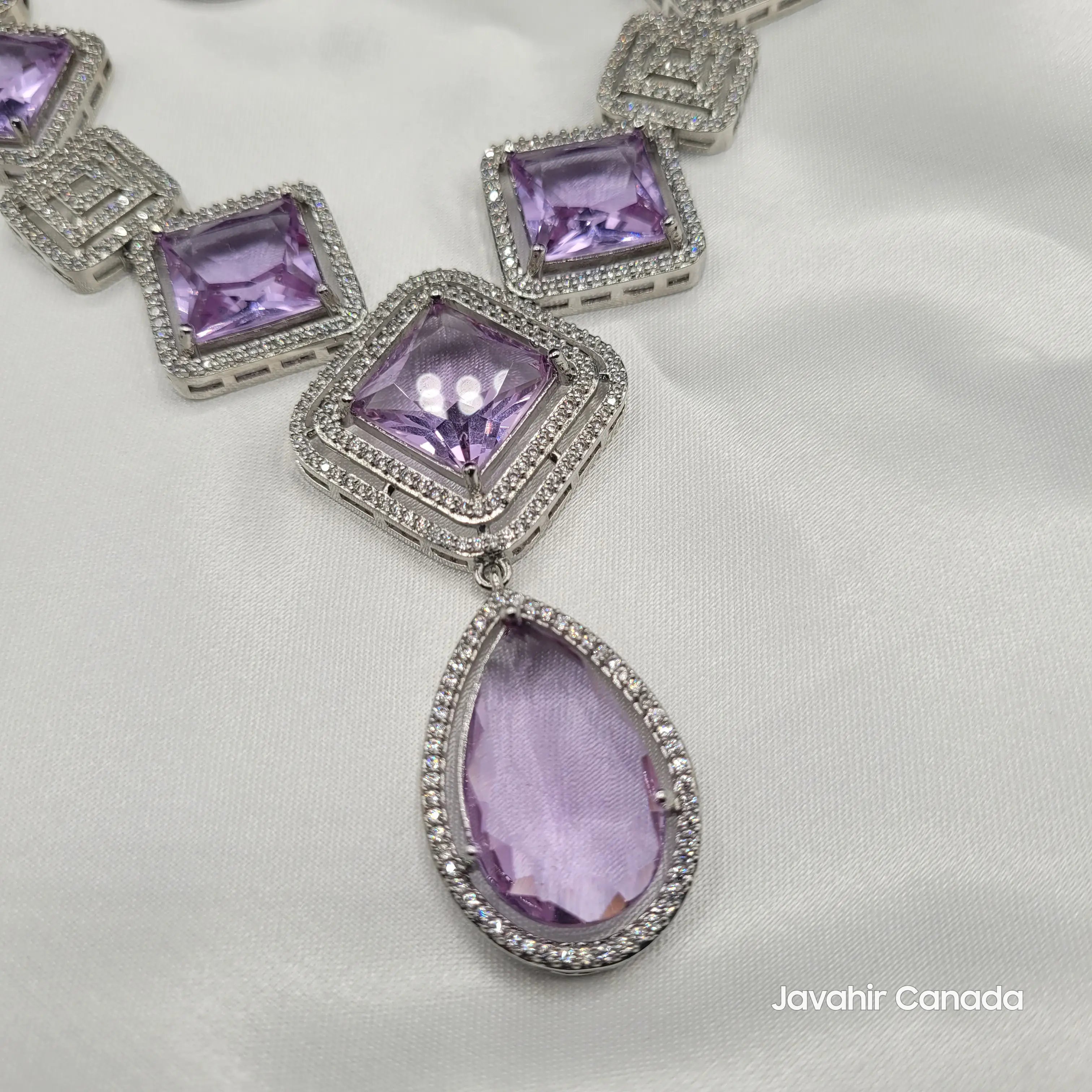 Close-up of the lilac pendant centerpiece from JV149 necklace set.
