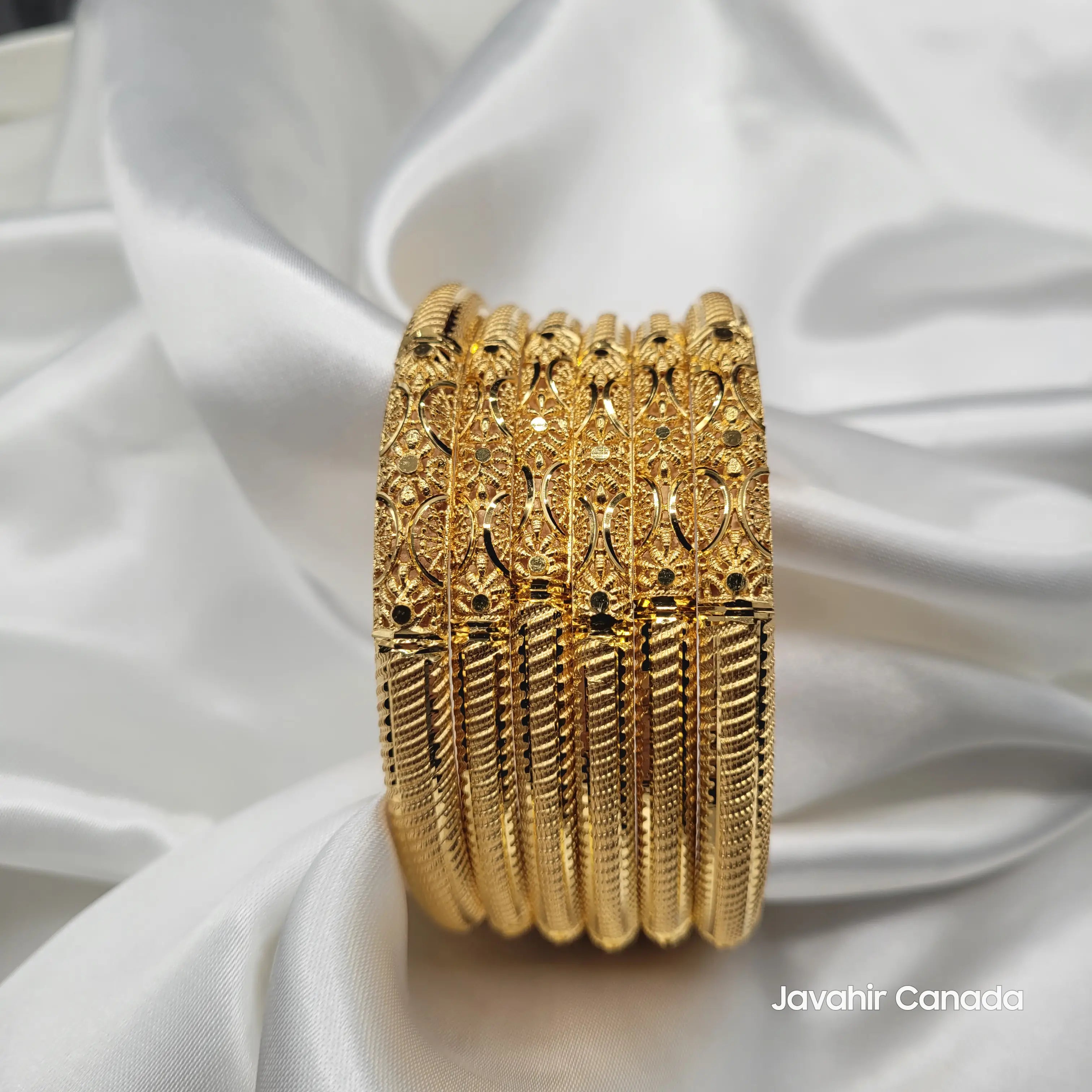 Detailed gold filigree bangles from Pakistan – JV3035