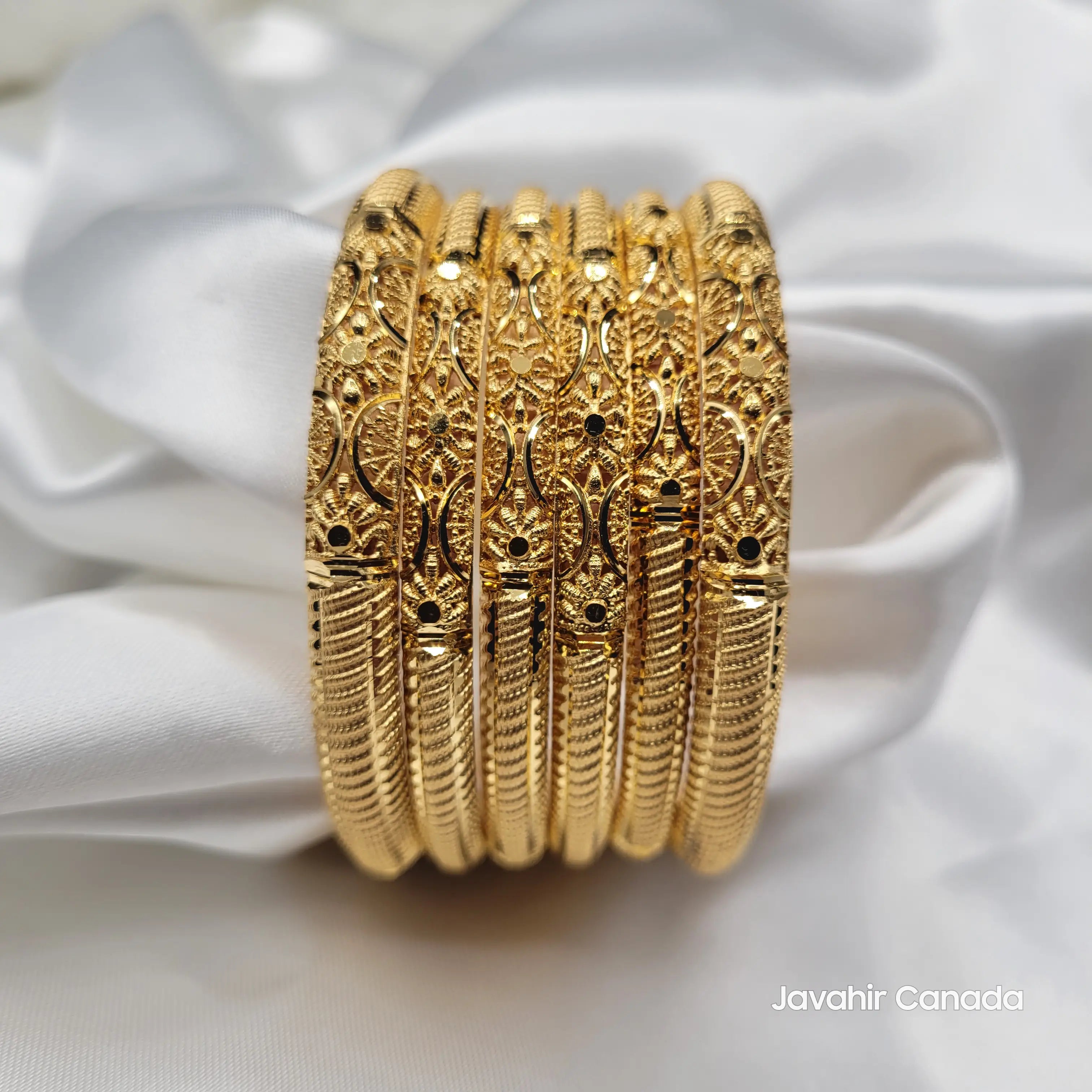 Front view of JV3039 showcasing detailed filigree and gold plating