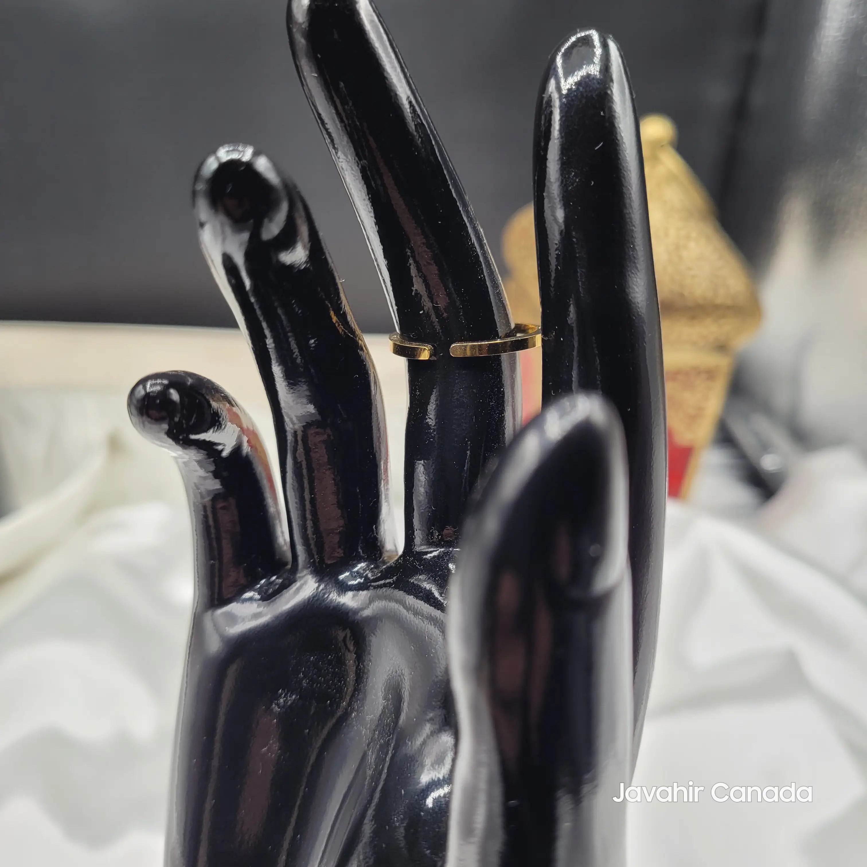 Back view of adjustable gold ring for haath phool bracelet JV4023