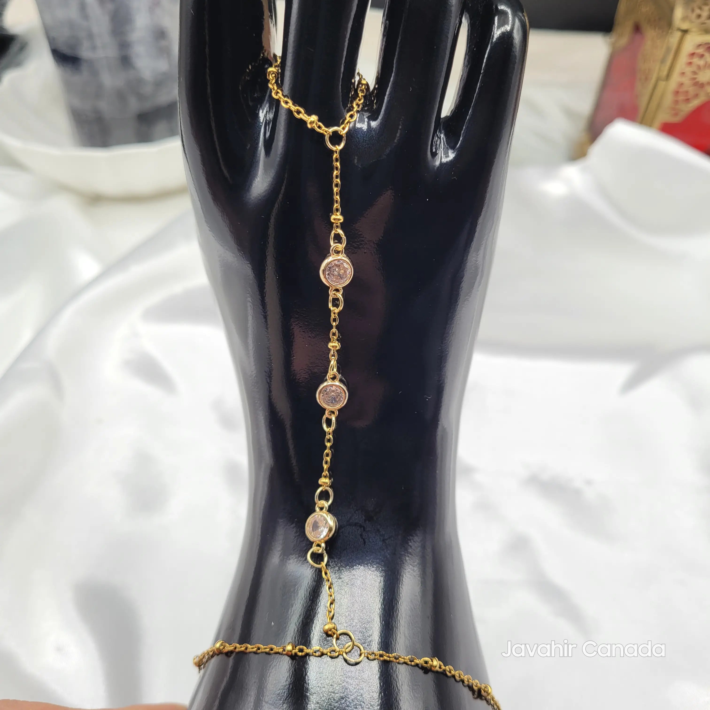 Side view of gold haath phool jewelry – JV4025