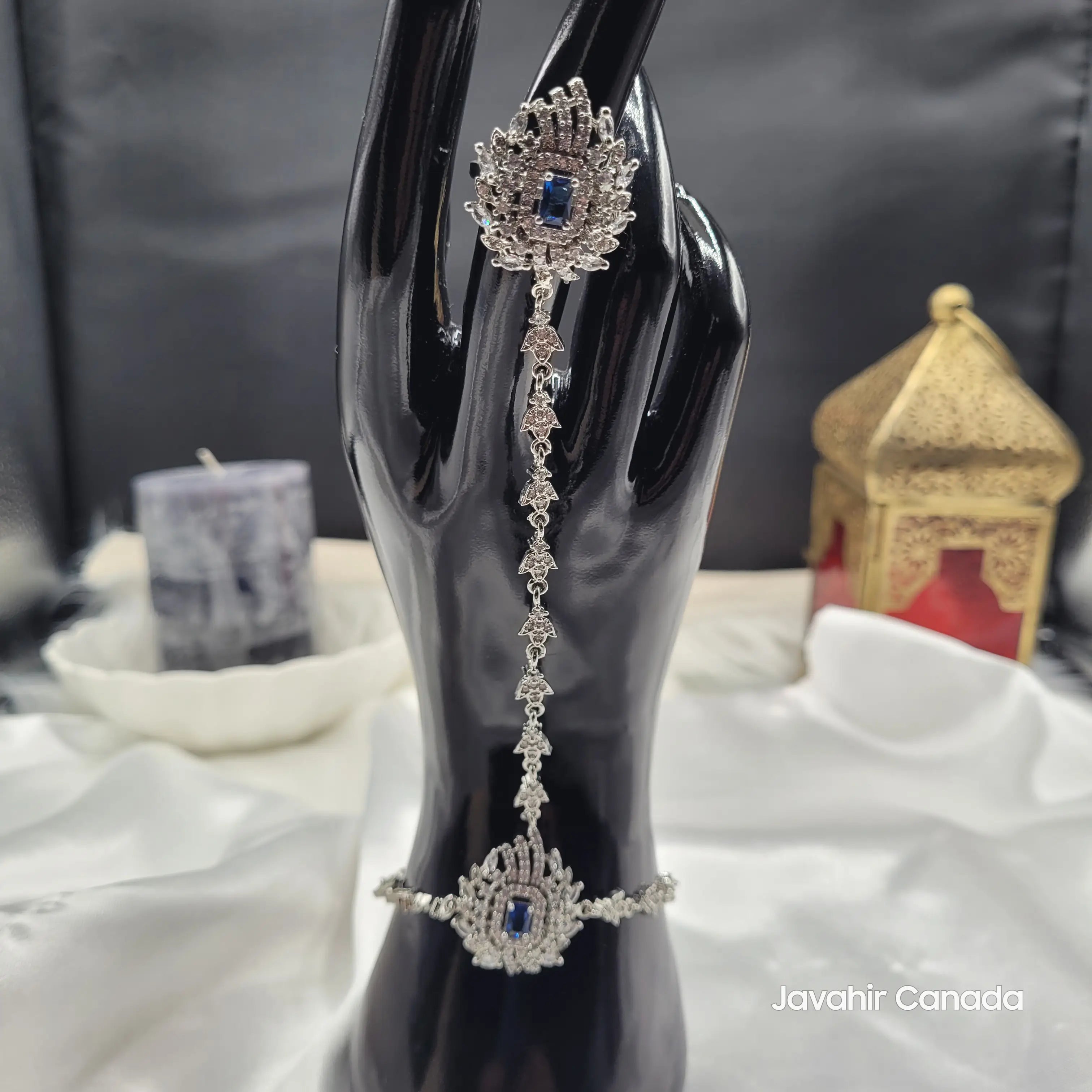 JV4027 Sapphire Hathphool – Top view of hand chain design