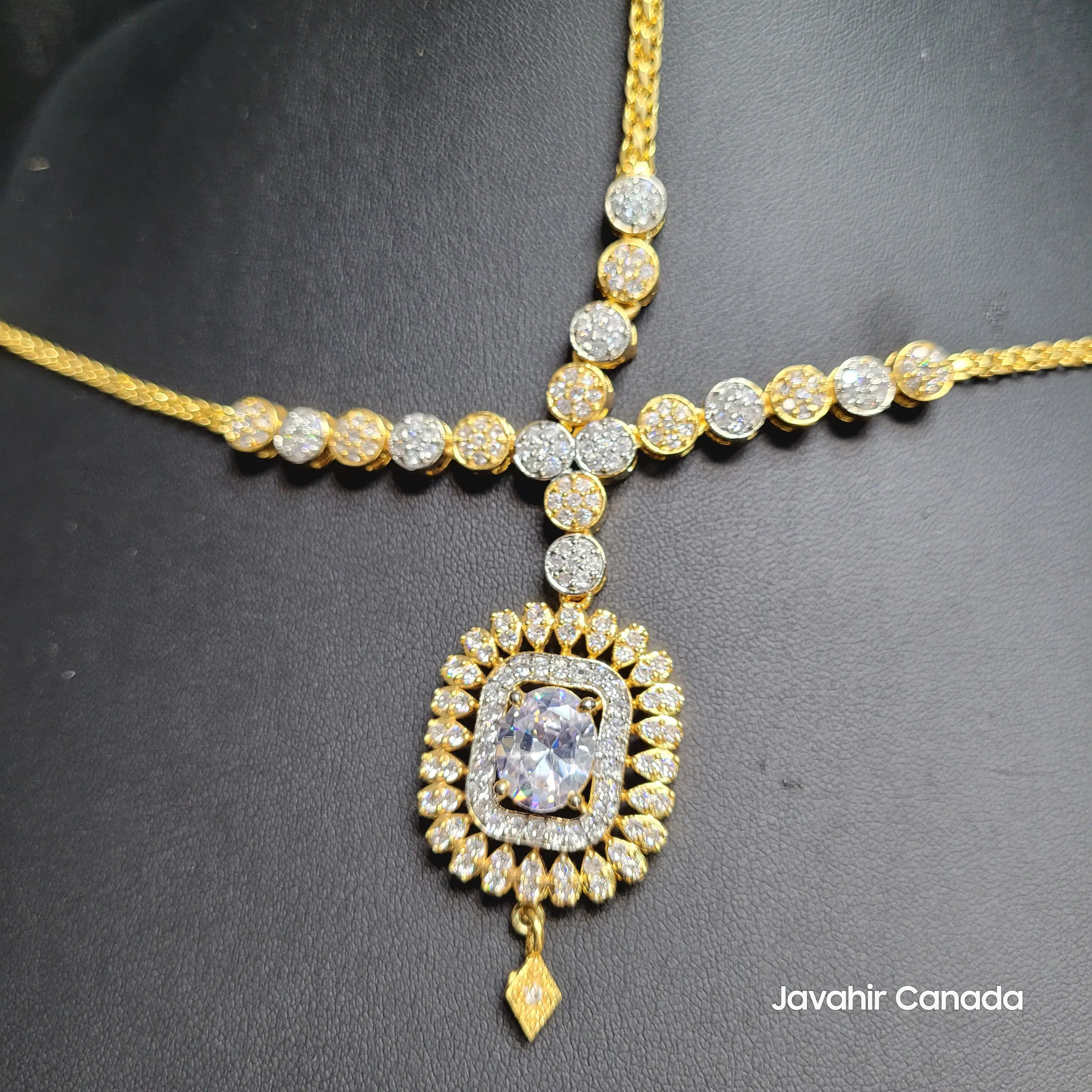 JV5121 bridal matha patti with circular diamond chain and large pendant – detailed close-up