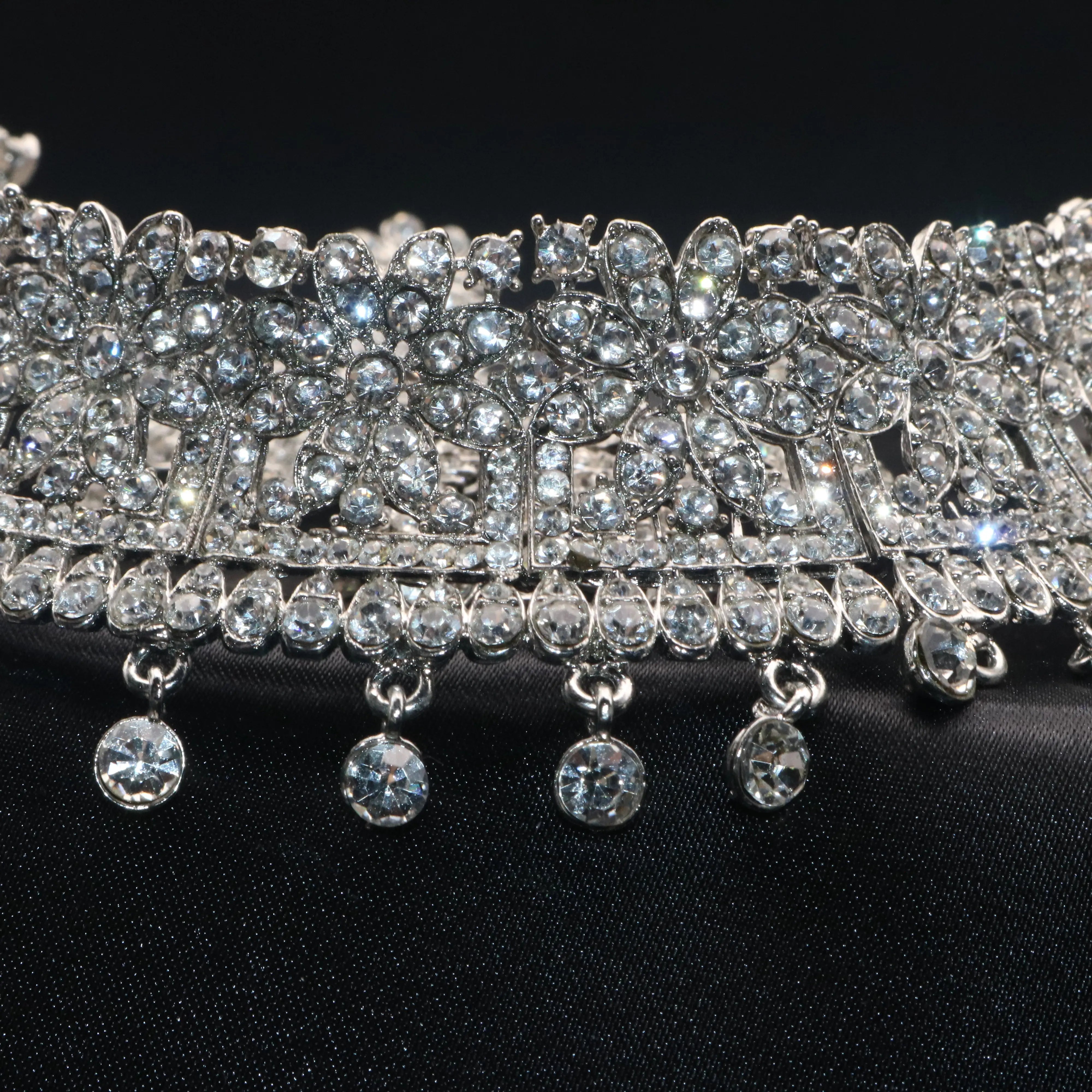 Zoomed-in detail of Sage necklace choker showing layered American diamond setting