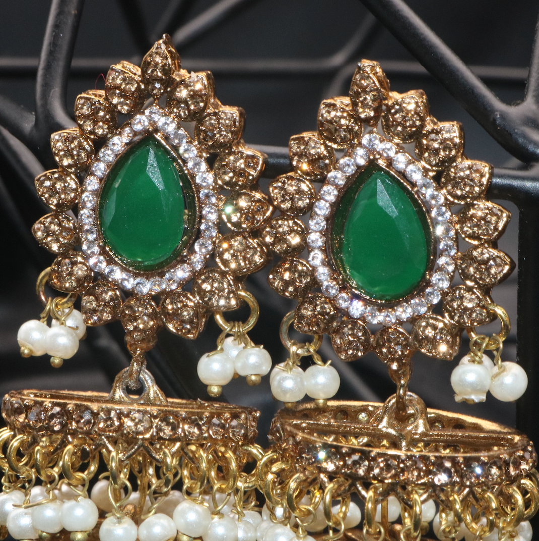 kundan jhumkay top with green gemstones